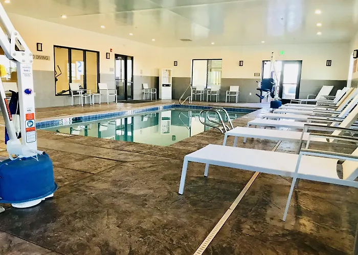 Fairfield By Marriott & 4* Page
