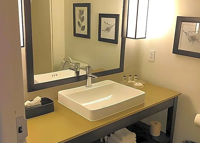 Fairfield By Marriott & Hotel Page