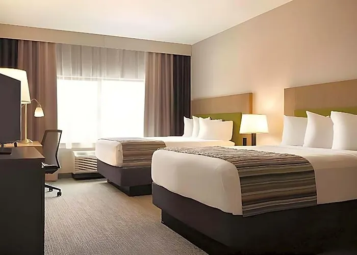 Fairfield By Marriott & 4* Page