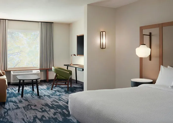 Fairfield By Marriott & 4* Page