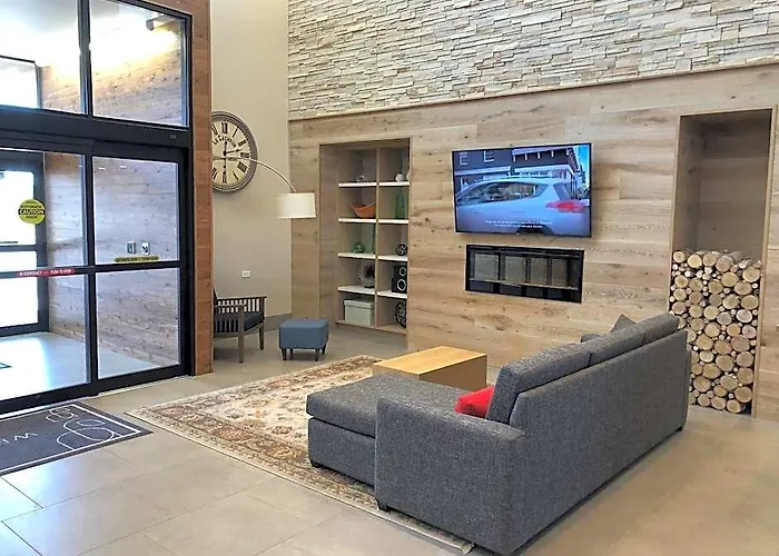 Fairfield By Marriott & 4*