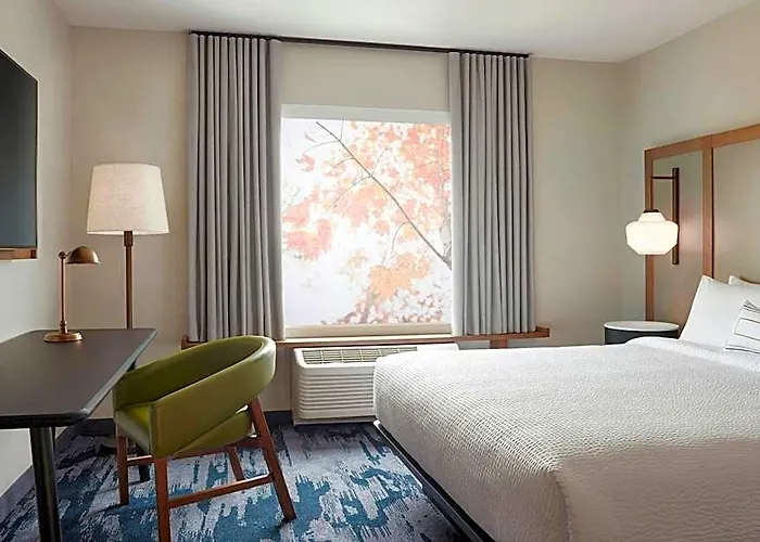 Fairfield By Marriott & Hotel 4*
