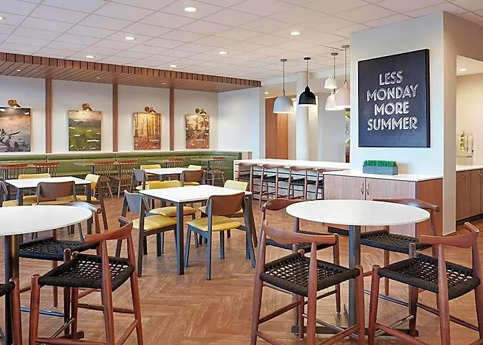 Hotel Fairfield By Marriott &