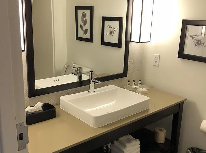 Hotel Fairfield By Marriott & Page