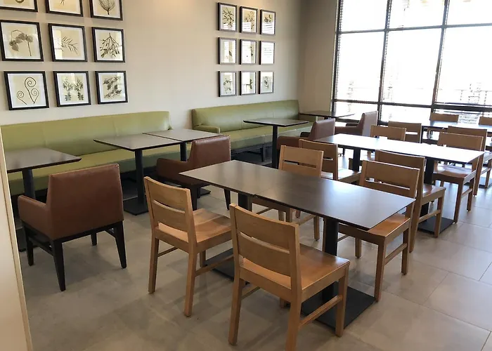 Fairfield By Marriott & 4* Page