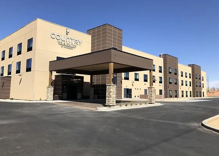 Fairfield By Marriott & 4* Page